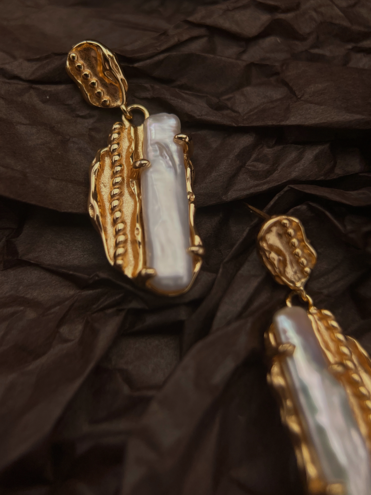Gratia Mare| Baroque Gold Dangle Earrings with Pearl