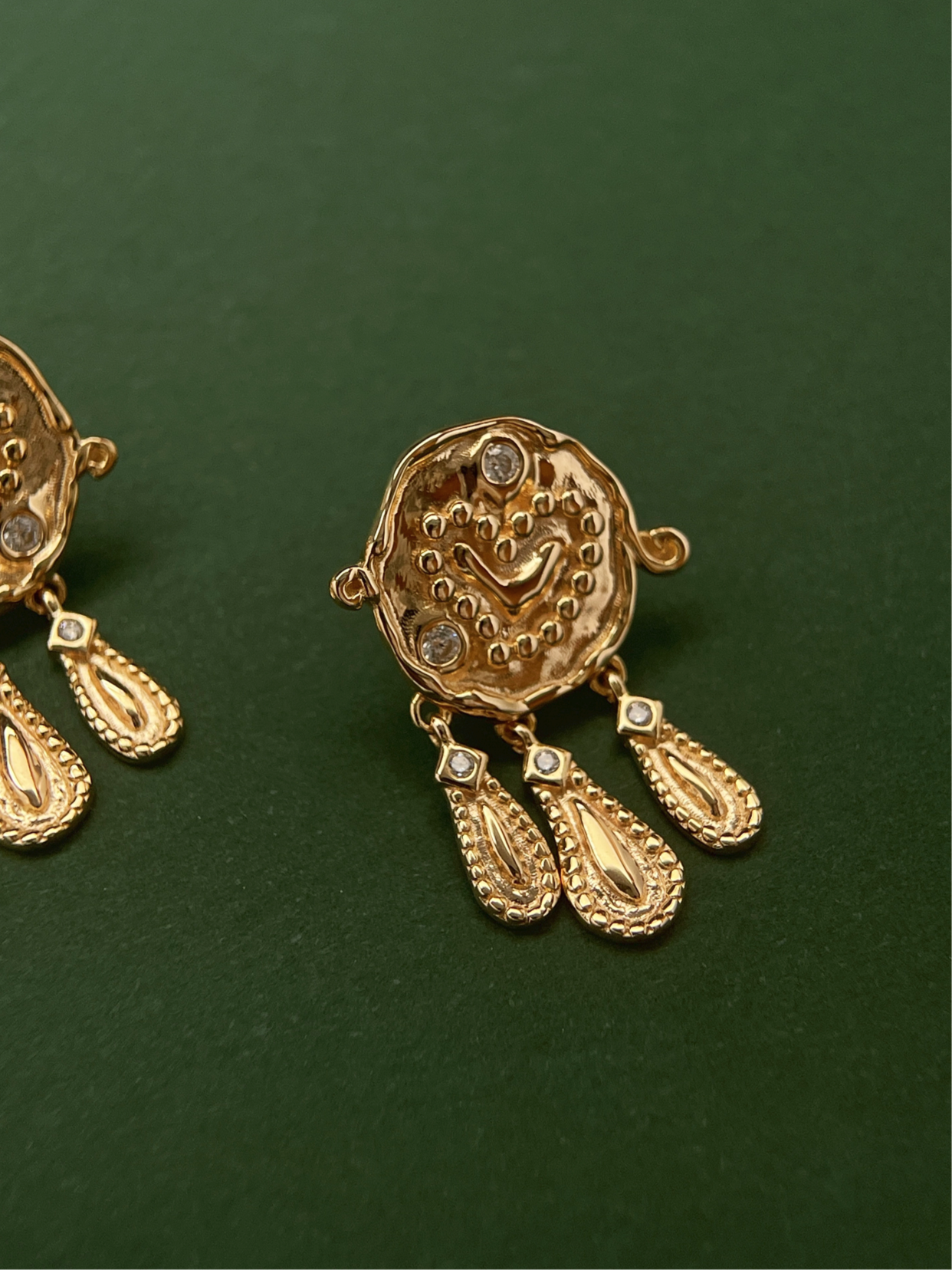 Rite Echo| Gold Oval Dangle Earrings