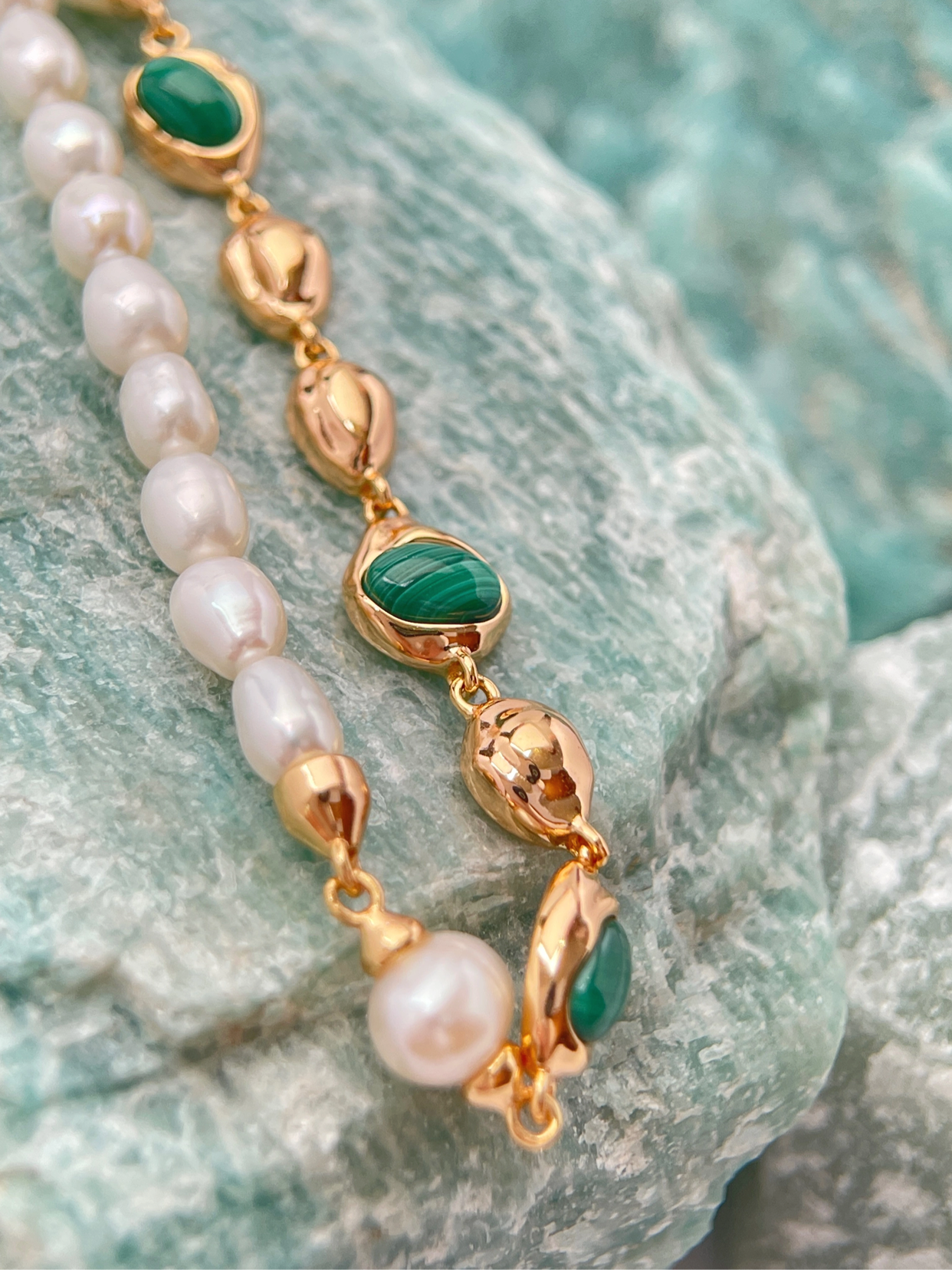 Viridis Vita | Gold Malachite and Pearl Beaded Bracelet