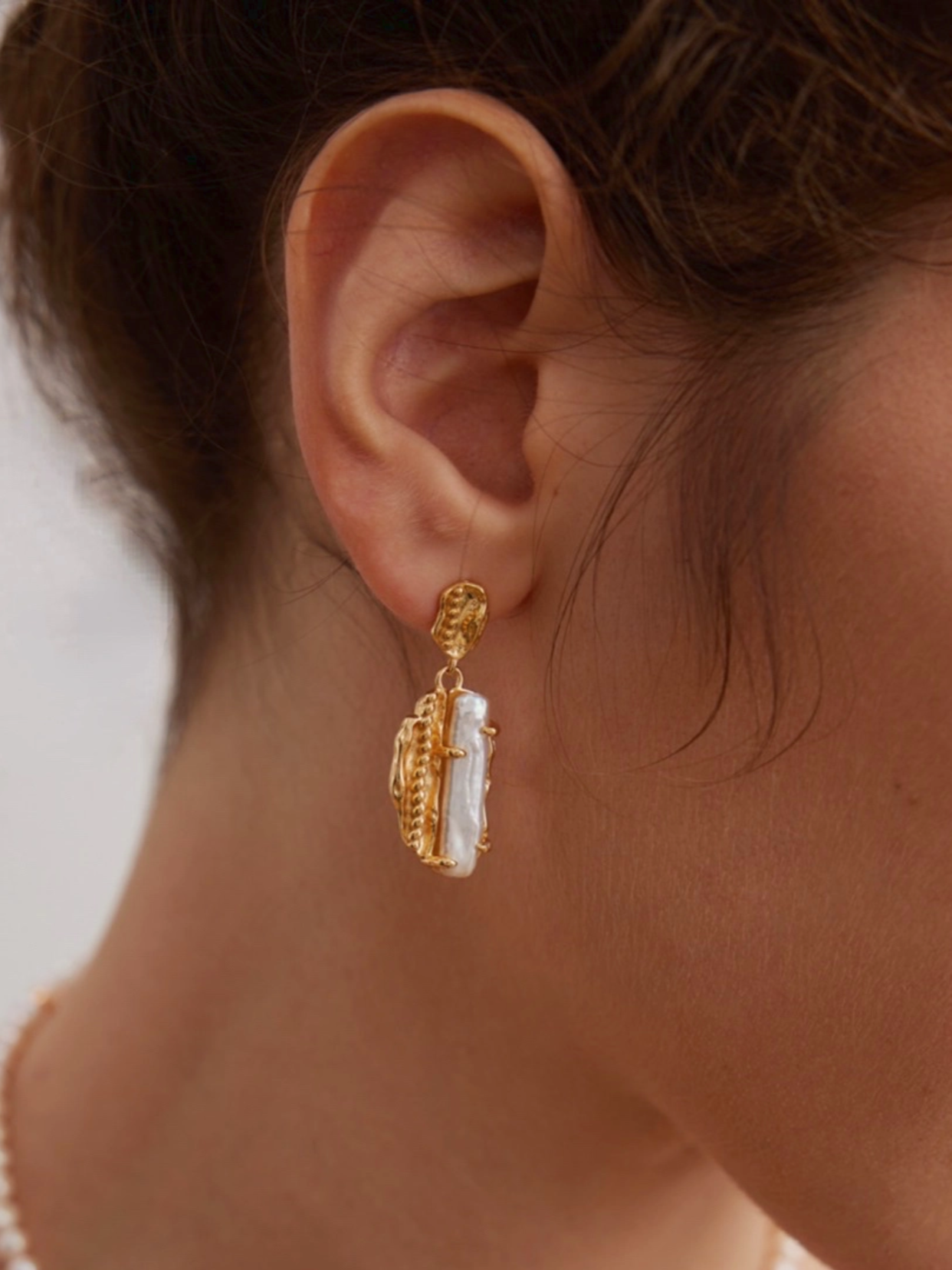 Gratia Mare| Baroque Gold Dangle Earrings with Pearl