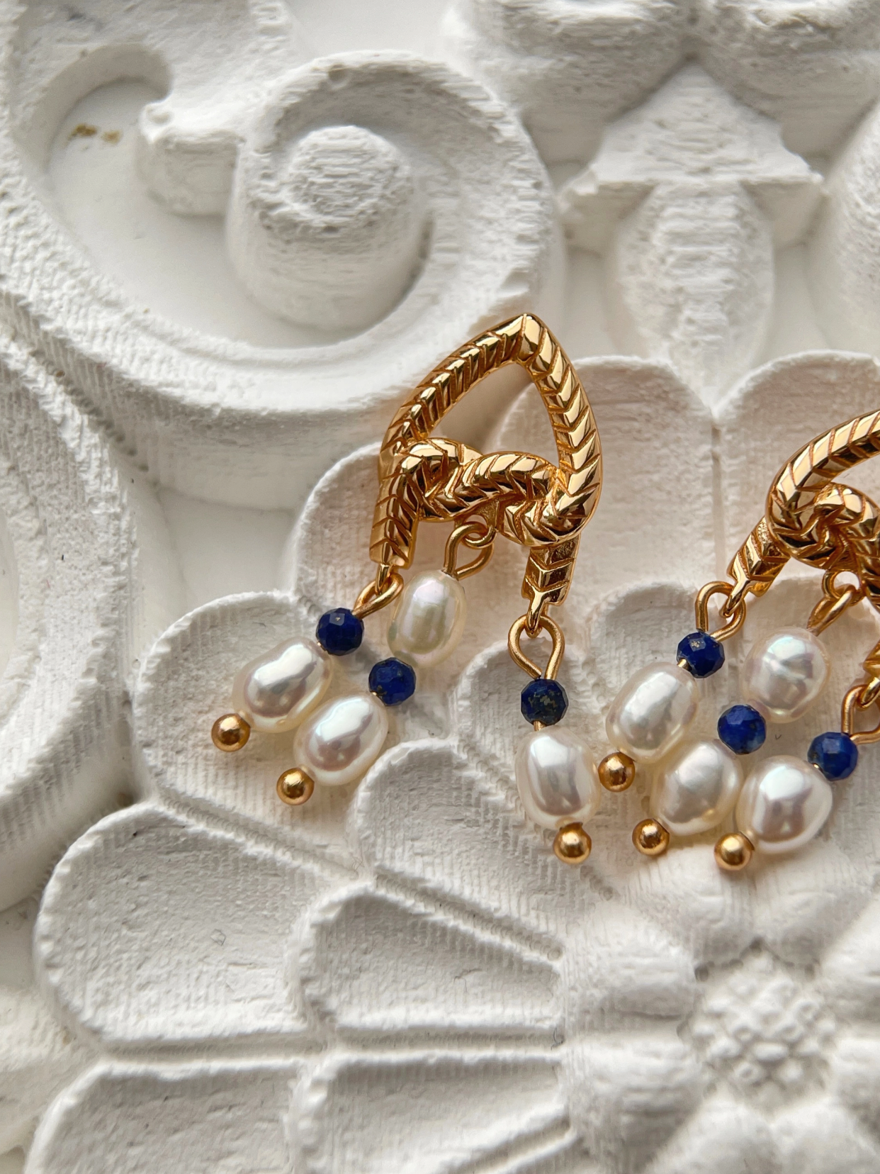 Porta Caeli | Dangle Gold Earrings with Lazuli and Pearls