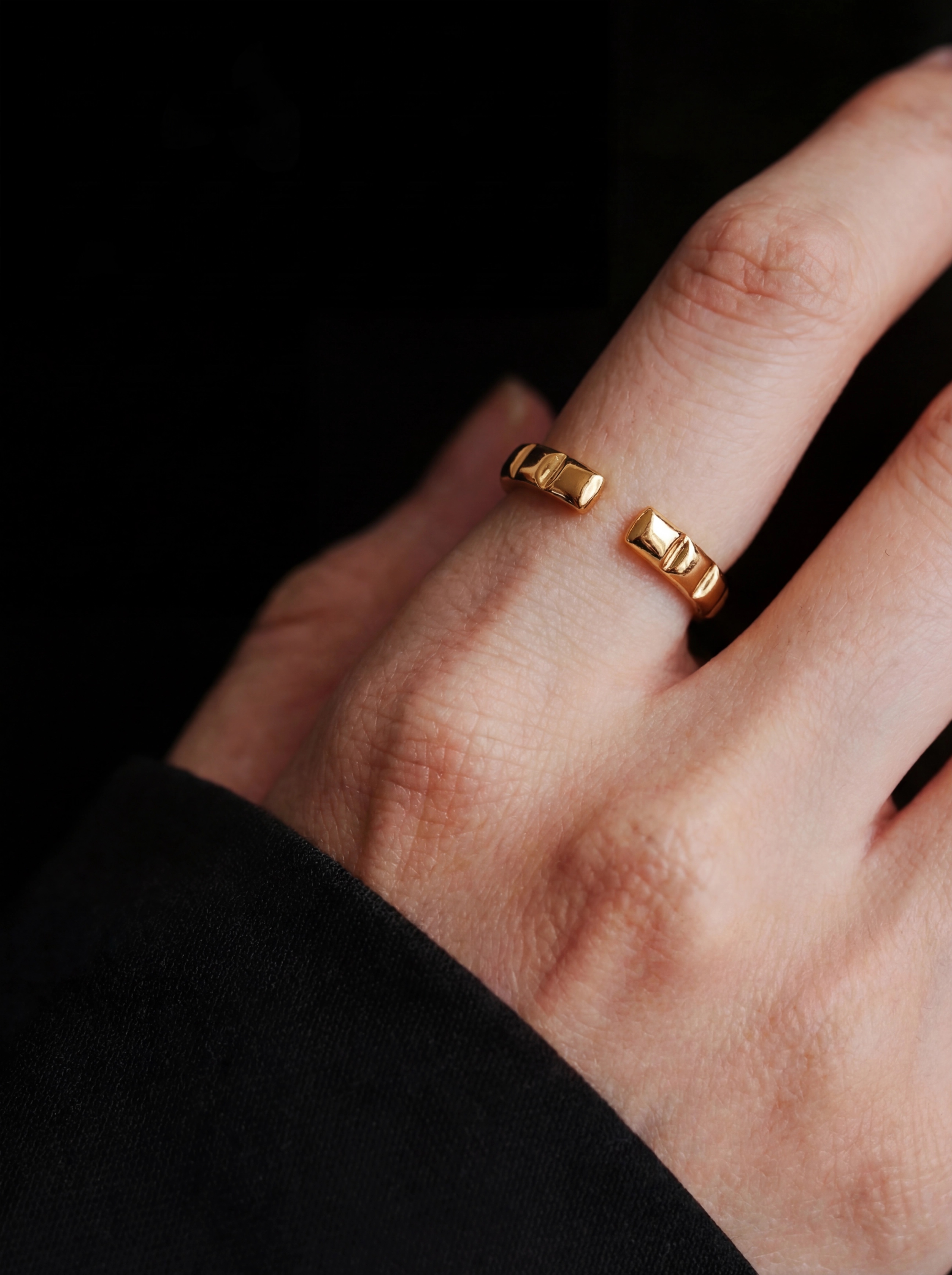 Minimal Pane Gold Ring