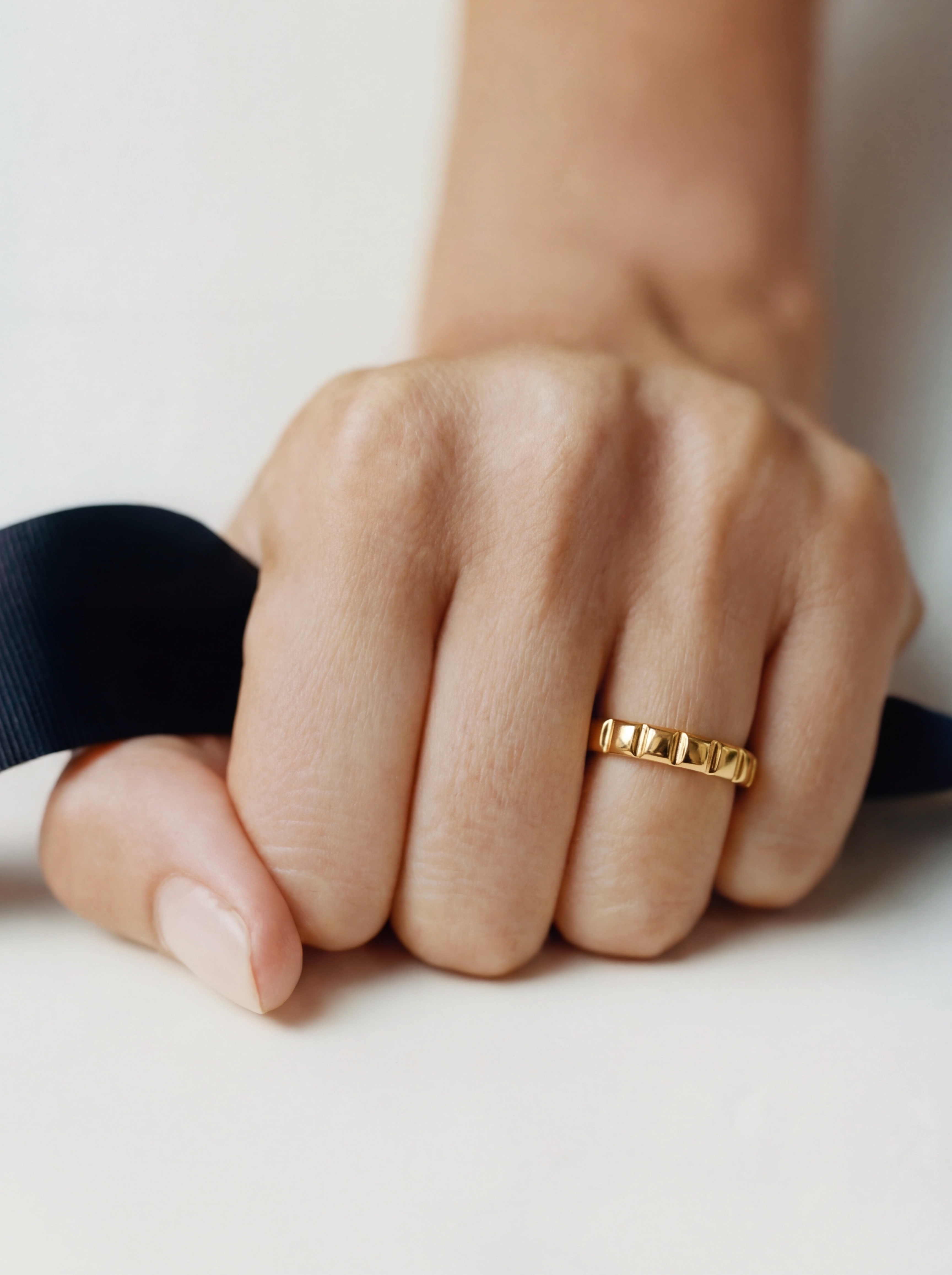 Minimal Pane Gold Ring