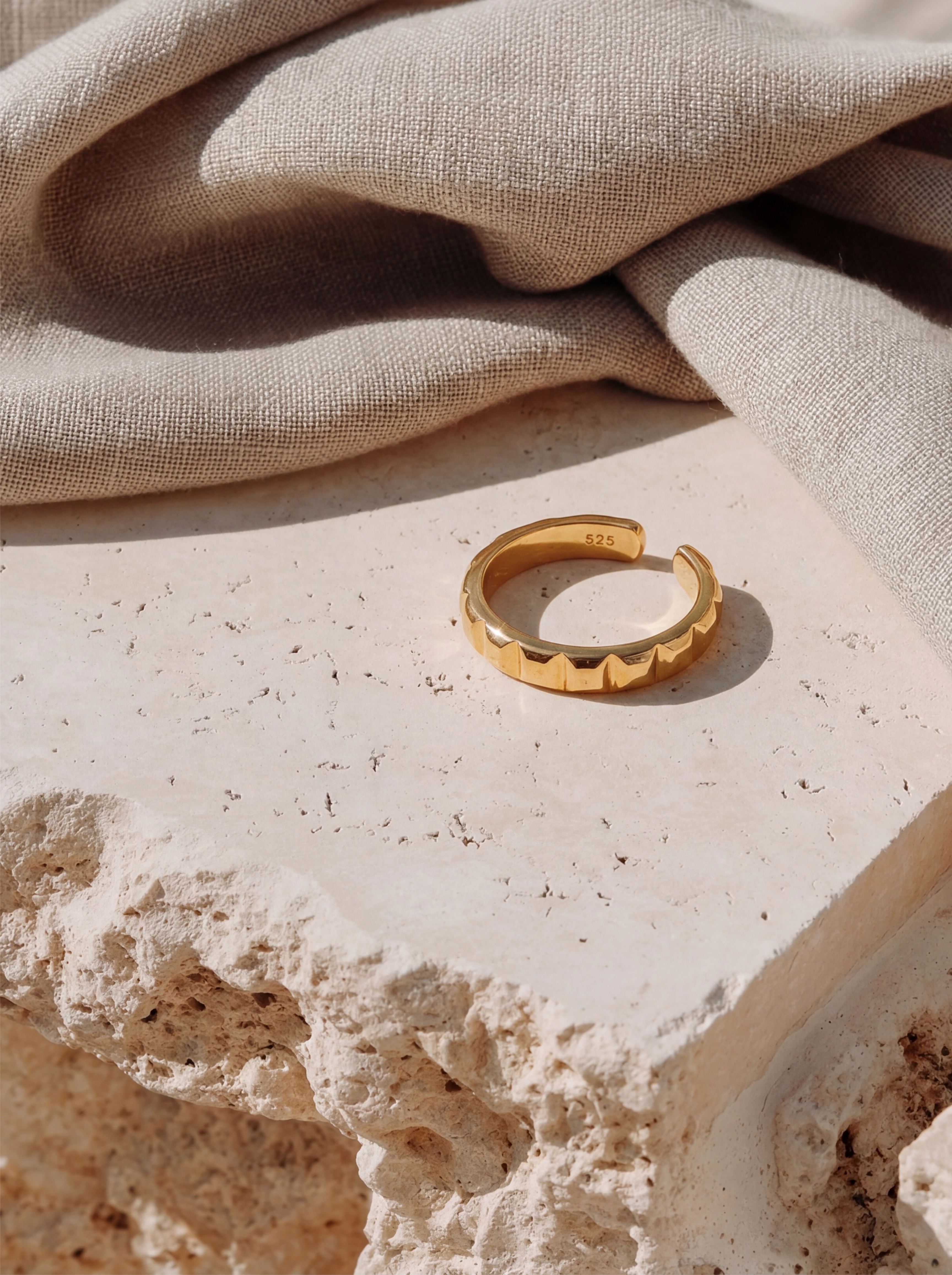 Minimal Pane Gold Ring