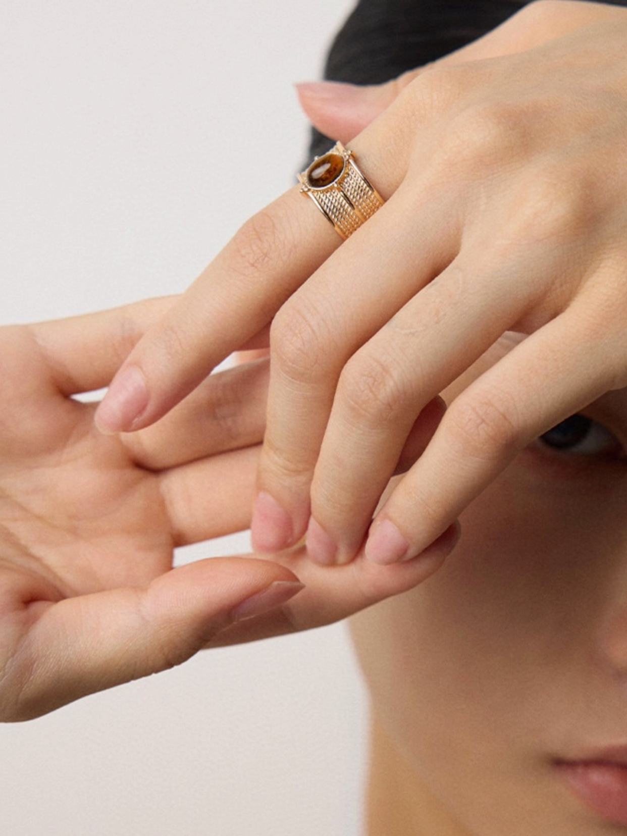 Eden Gaze｜Gold Ring with Tiger's Eye