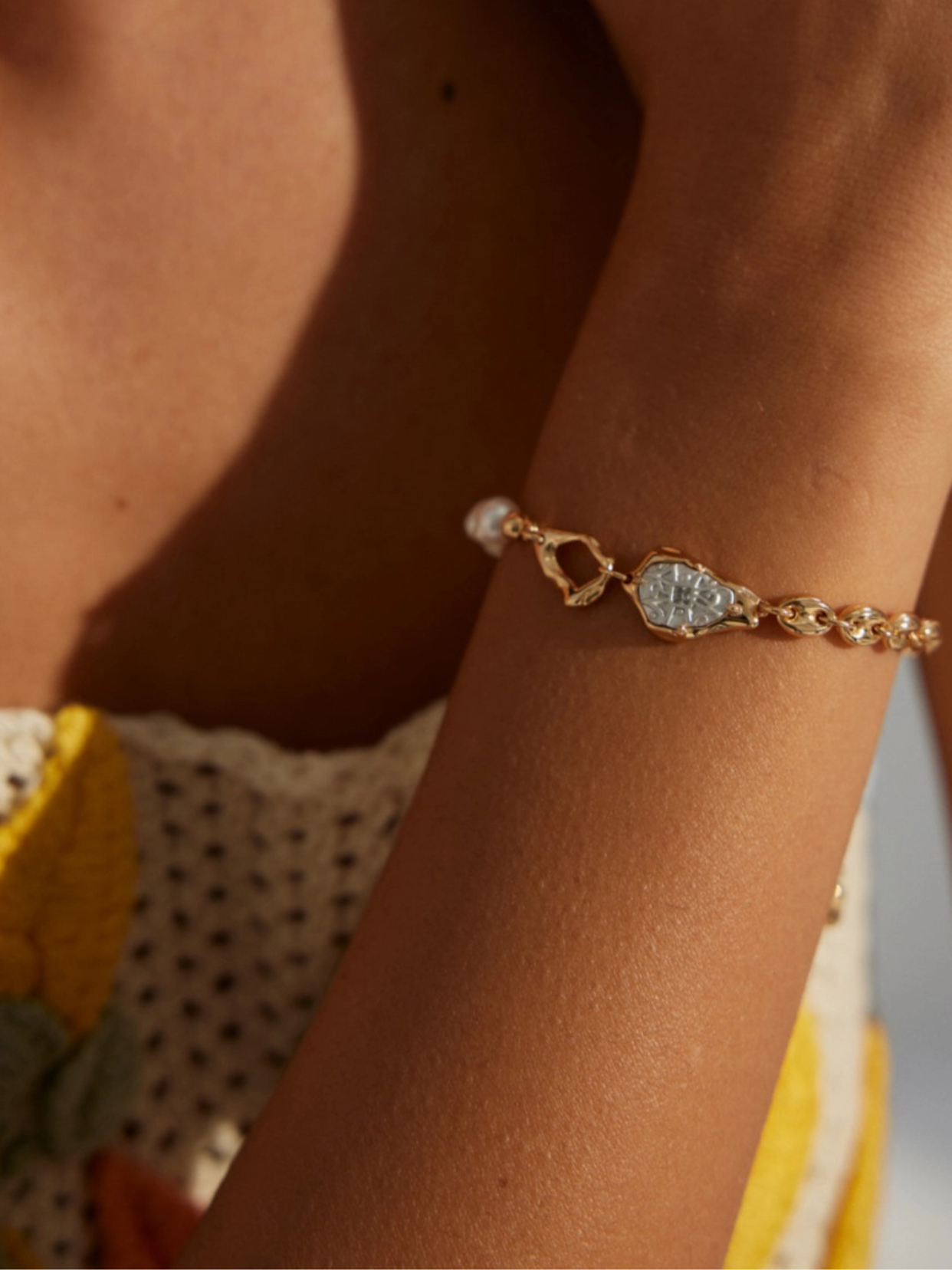 Custodia | Pearl and Gold Chain Bracelet