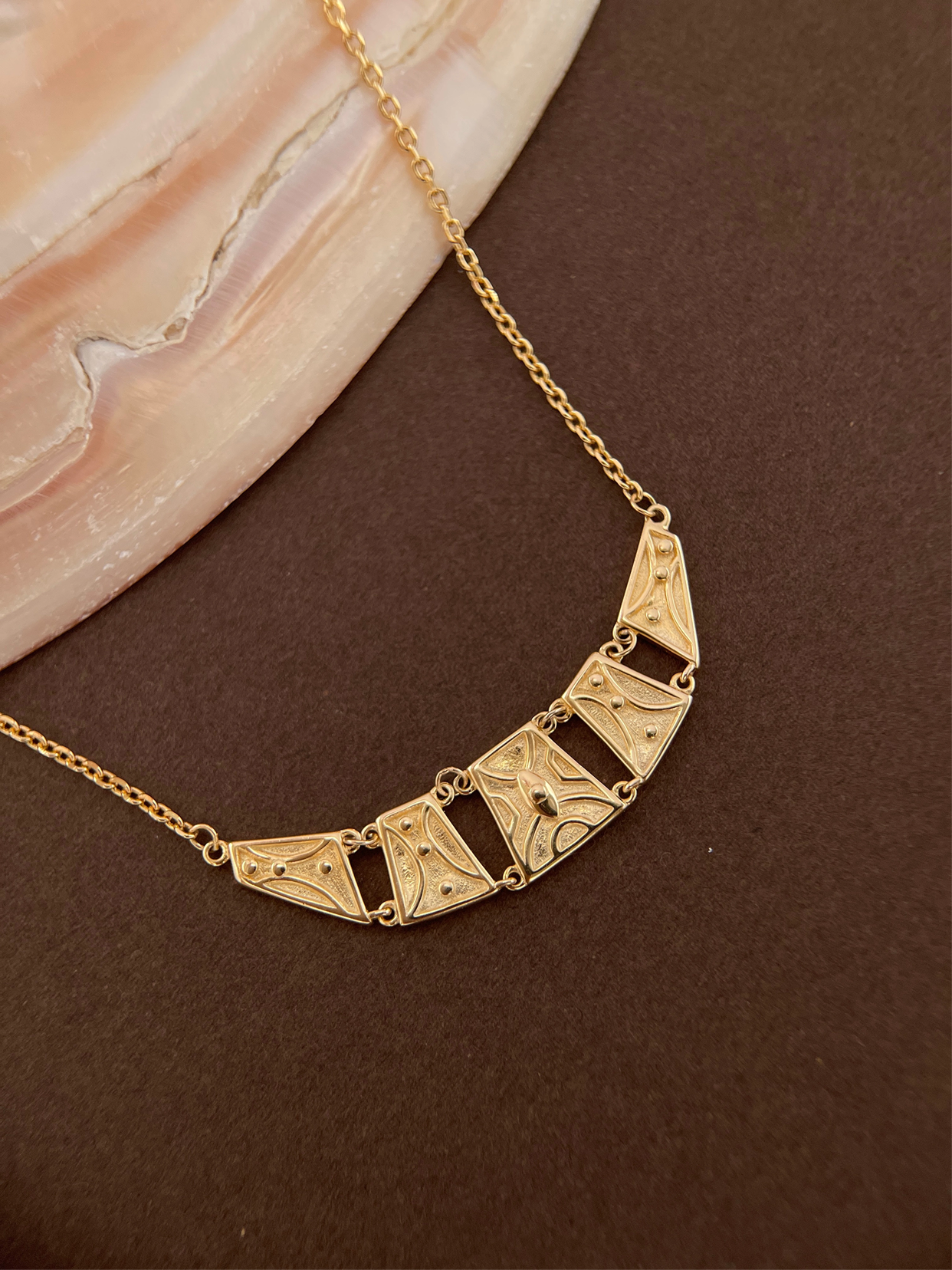 Rift Verse｜Gold Chain Necklace Geometric Design