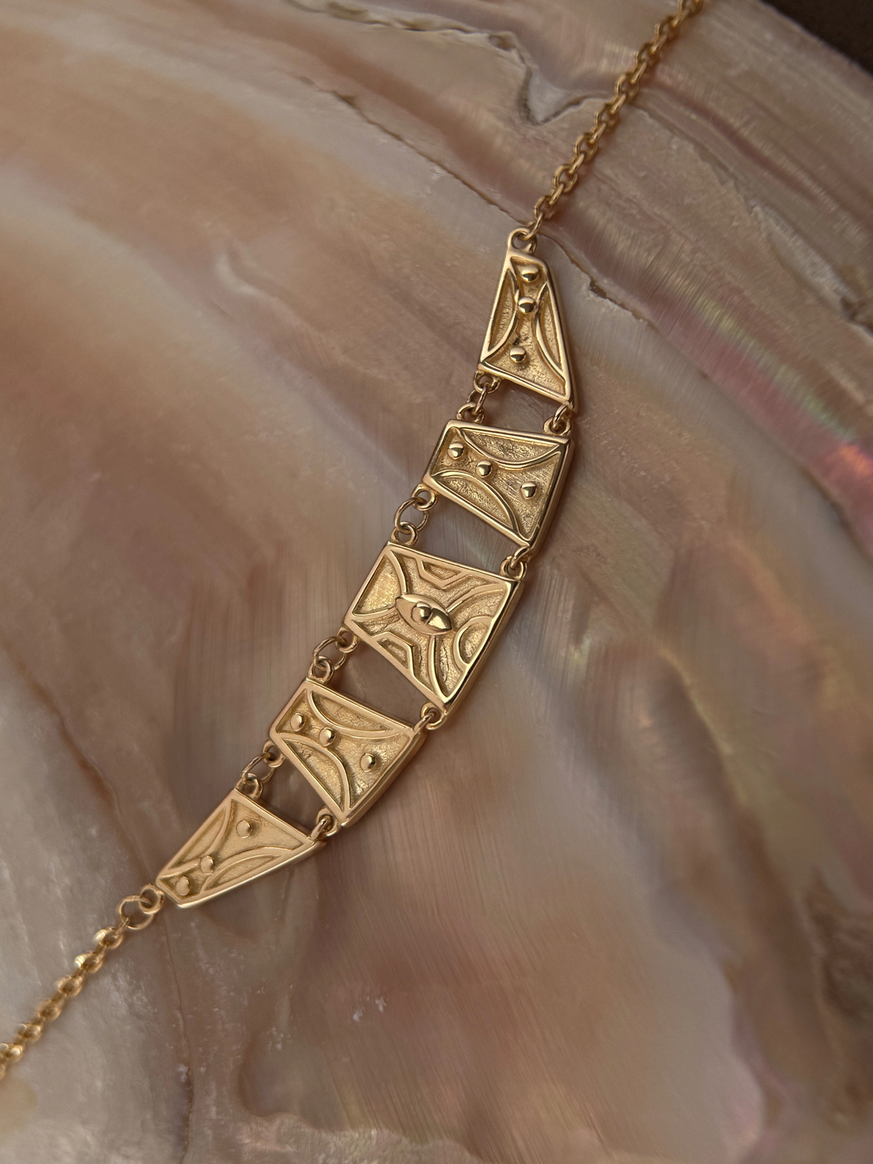 Rift Verse｜Gold Chain Necklace Geometric Design