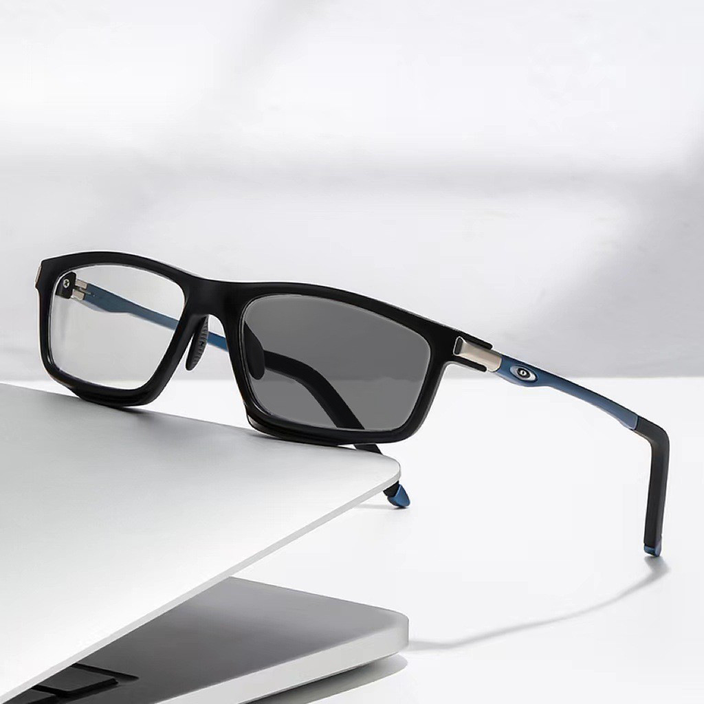 スポーツ アウトドア アルミニウム マグネシウム 超軽量 色が変わる 多焦点 老眼鏡