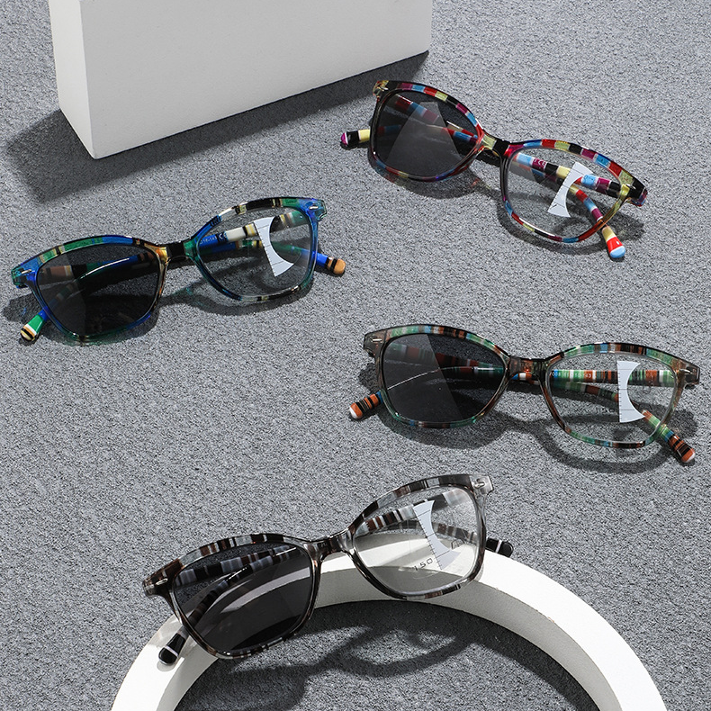 FASHIONABLE RAINBOW STRIPES ULTRA-LIGHT COLOR CHANGING READING GLASSES