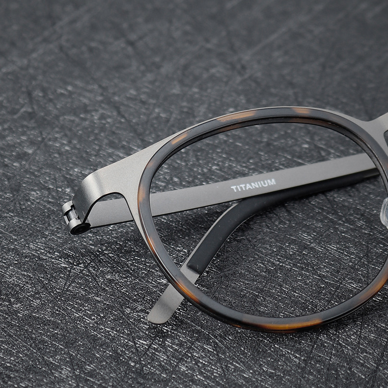 Leon Retro Pure Titanium Round Glasses