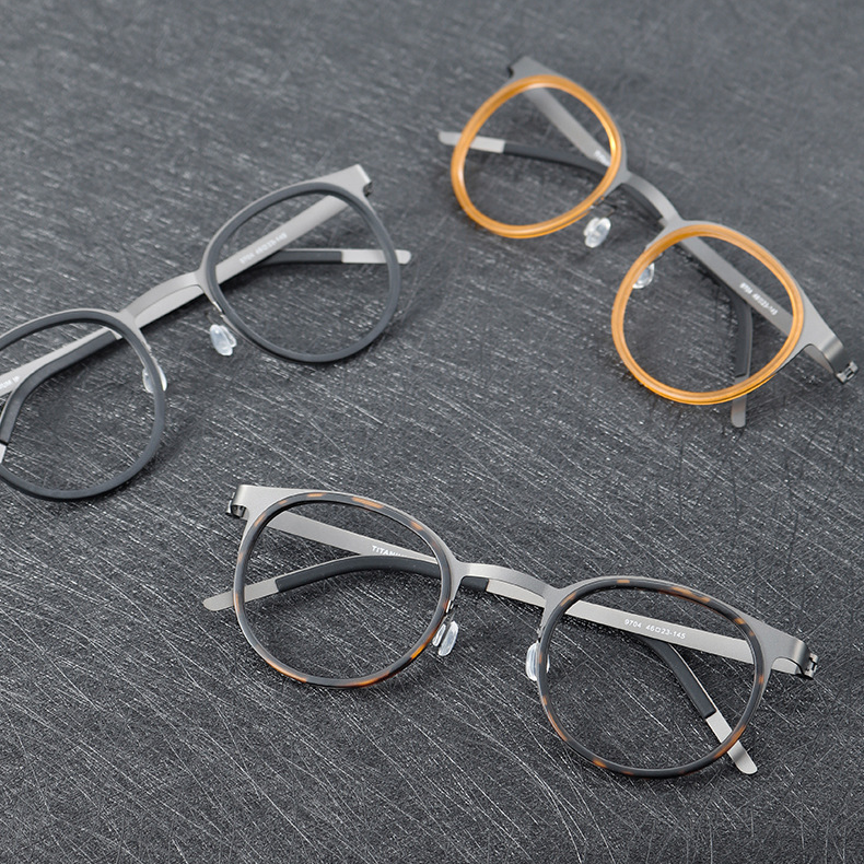Leon Retro Pure Titanium Round Glasses