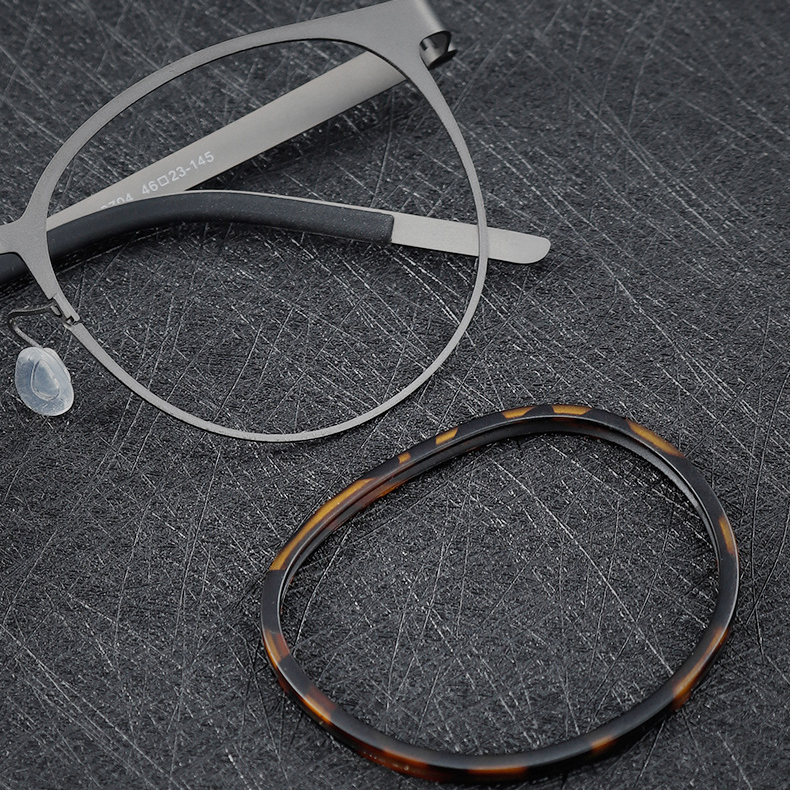 Leon Retro Pure Titanium Round Glasses