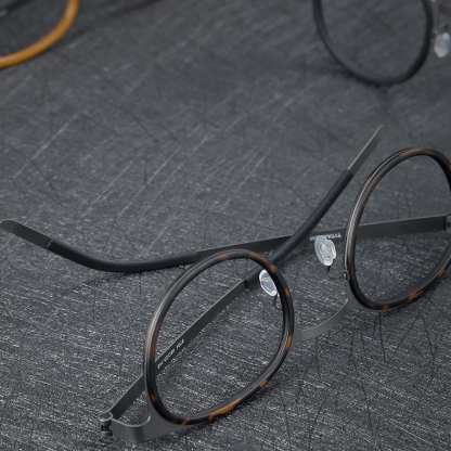 Leon Retro Pure Titanium Round Glasses