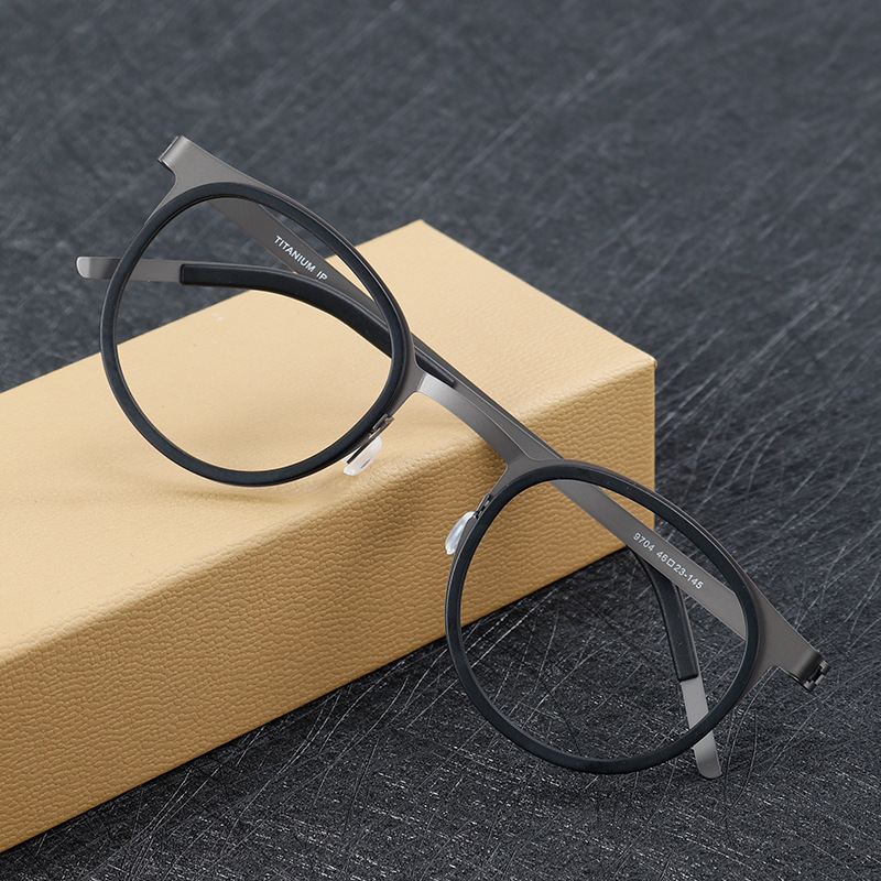 Leon Retro Pure Titanium Round Glasses