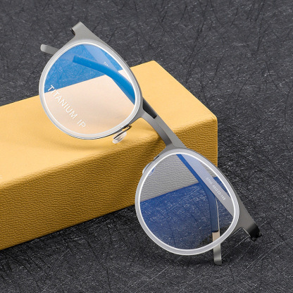 Leon Retro Pure Titanium Round Glasses