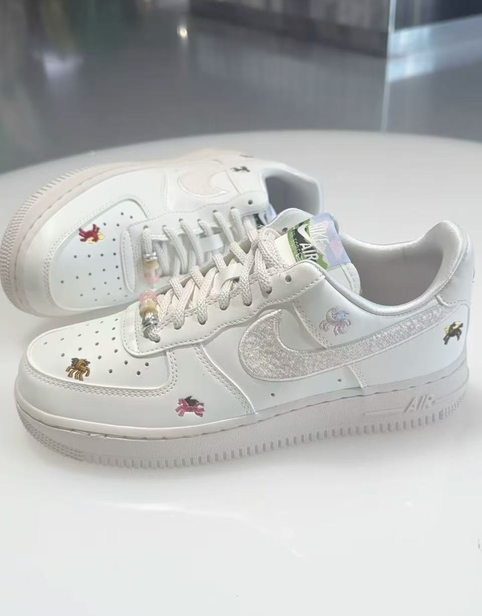 馬年限定小馬白色