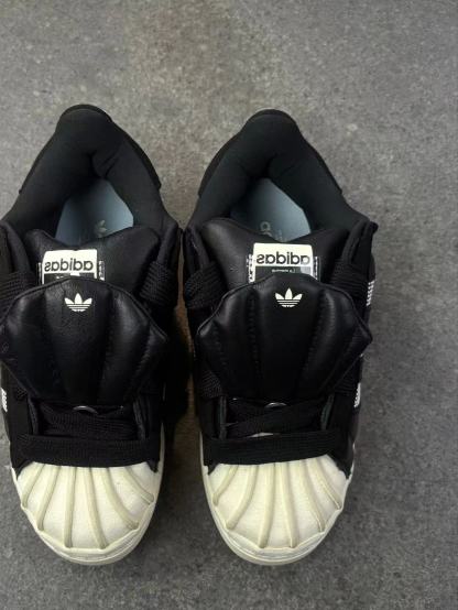 Adidas貝殼頭黑武士