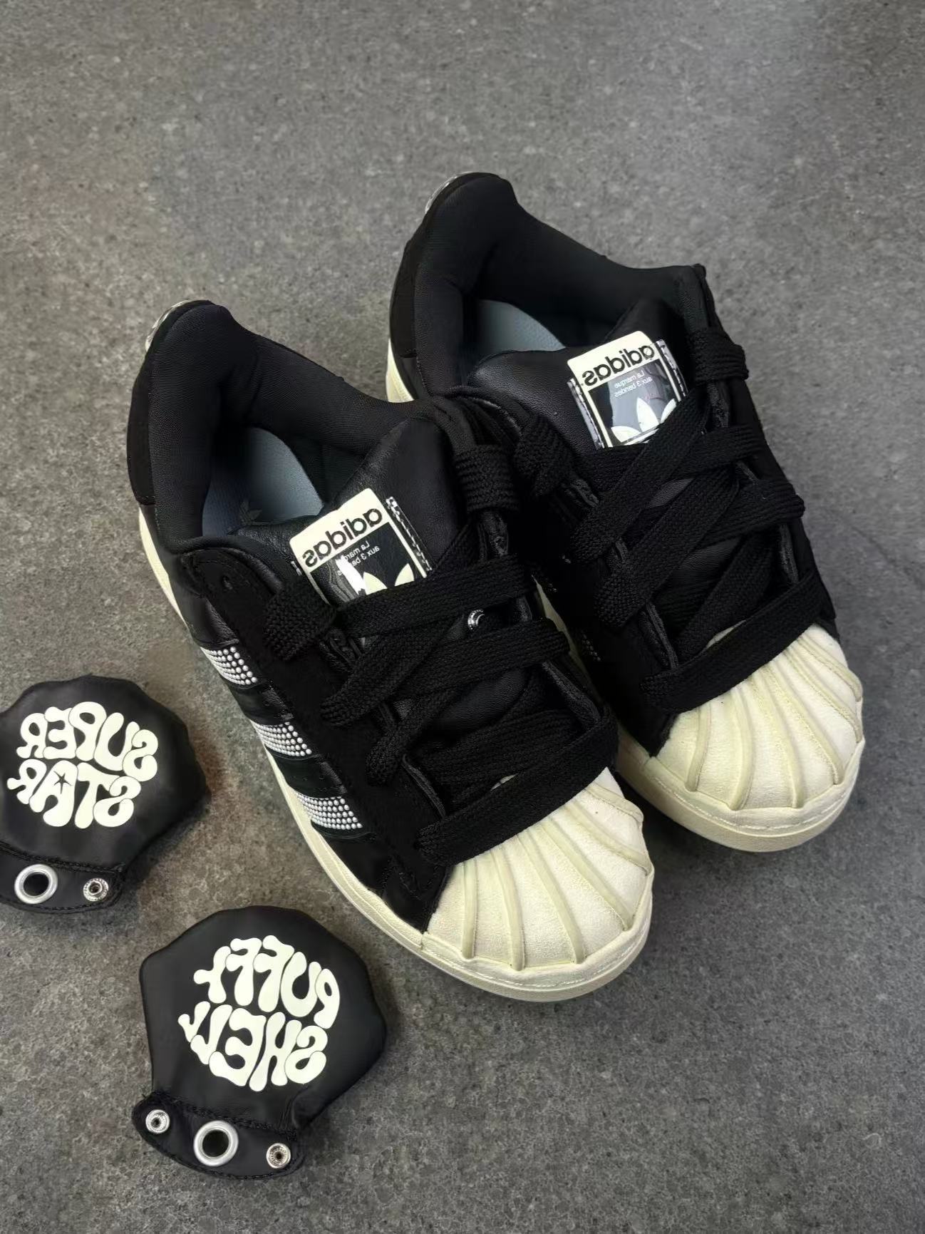 Adidas貝殼頭黑武士