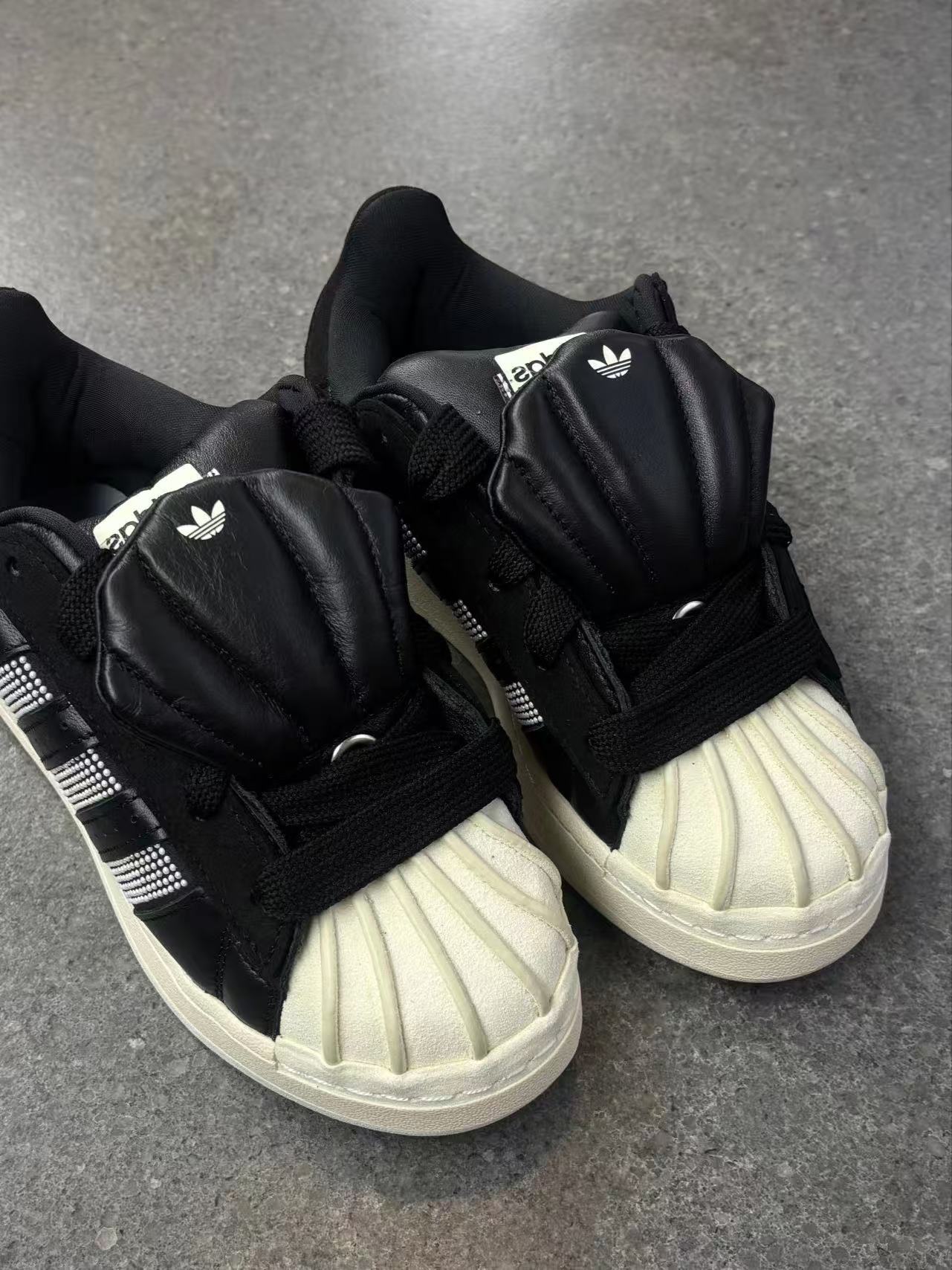 Adidas貝殼頭黑武士