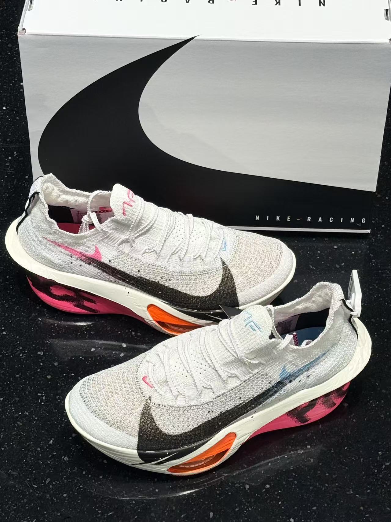 上馬限定Alphafly白黑粉