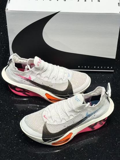 上馬限定Alphafly白黑粉