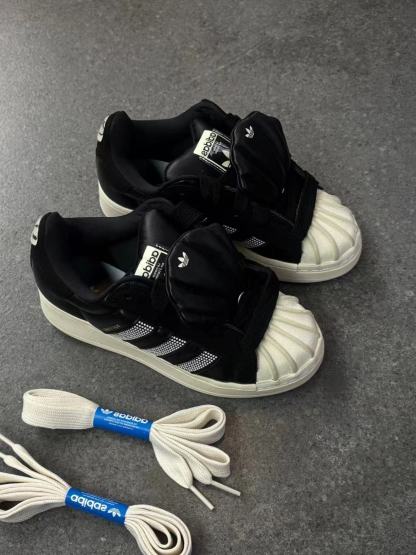 Adidas貝殼頭黑武士