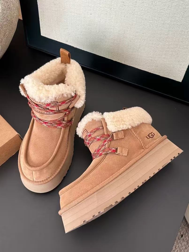 UGG芙拉卡繫帶靴