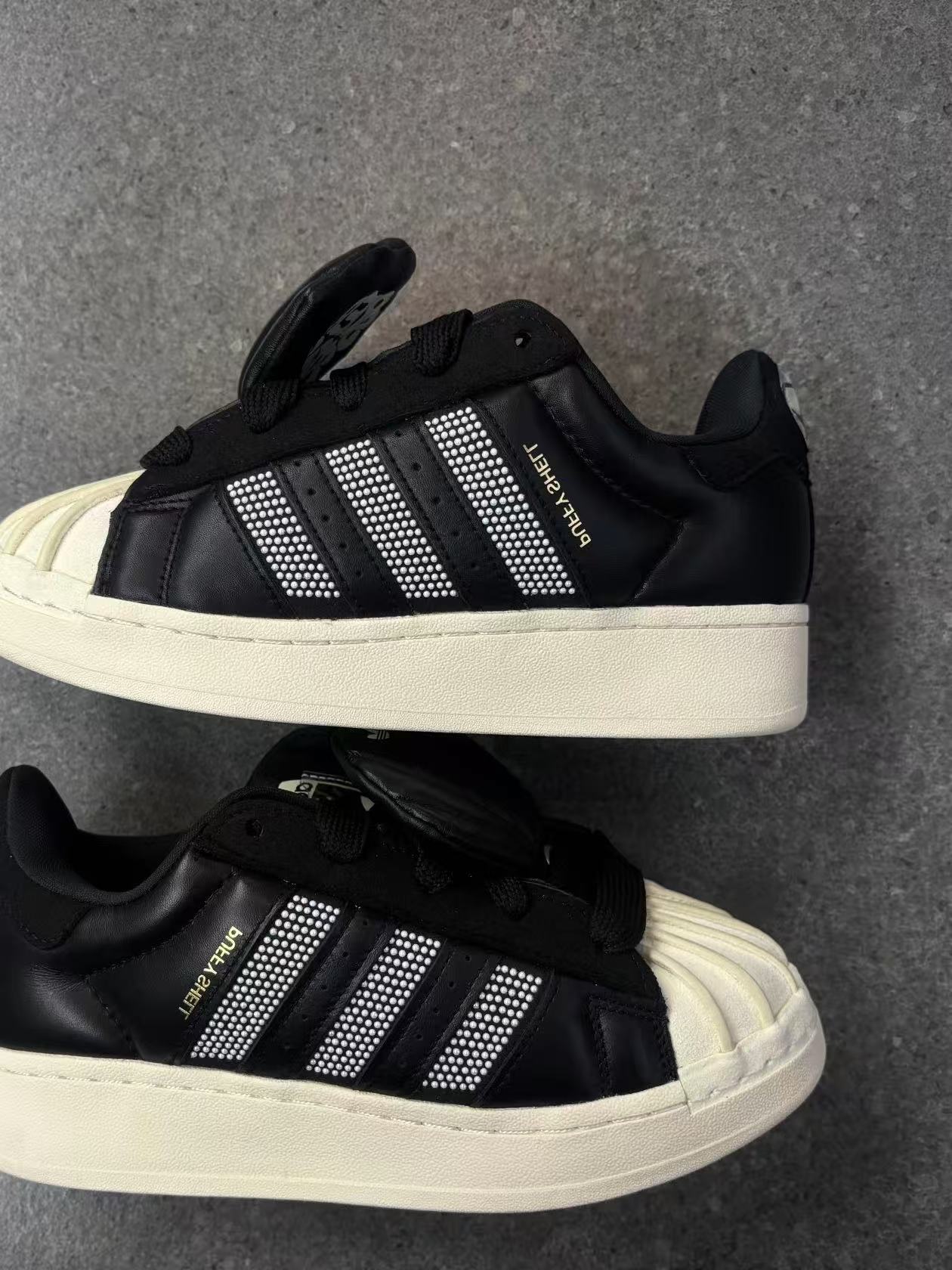 Adidas貝殼頭黑武士