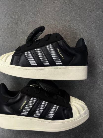 Adidas貝殼頭黑武士