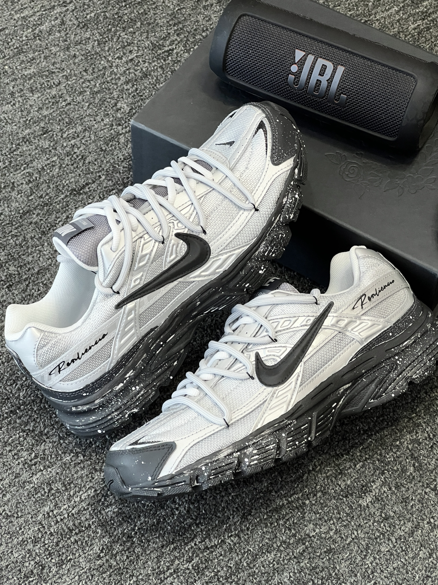 Nike Initiator RC灰色