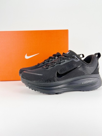 Nike VOMERO 18 系列