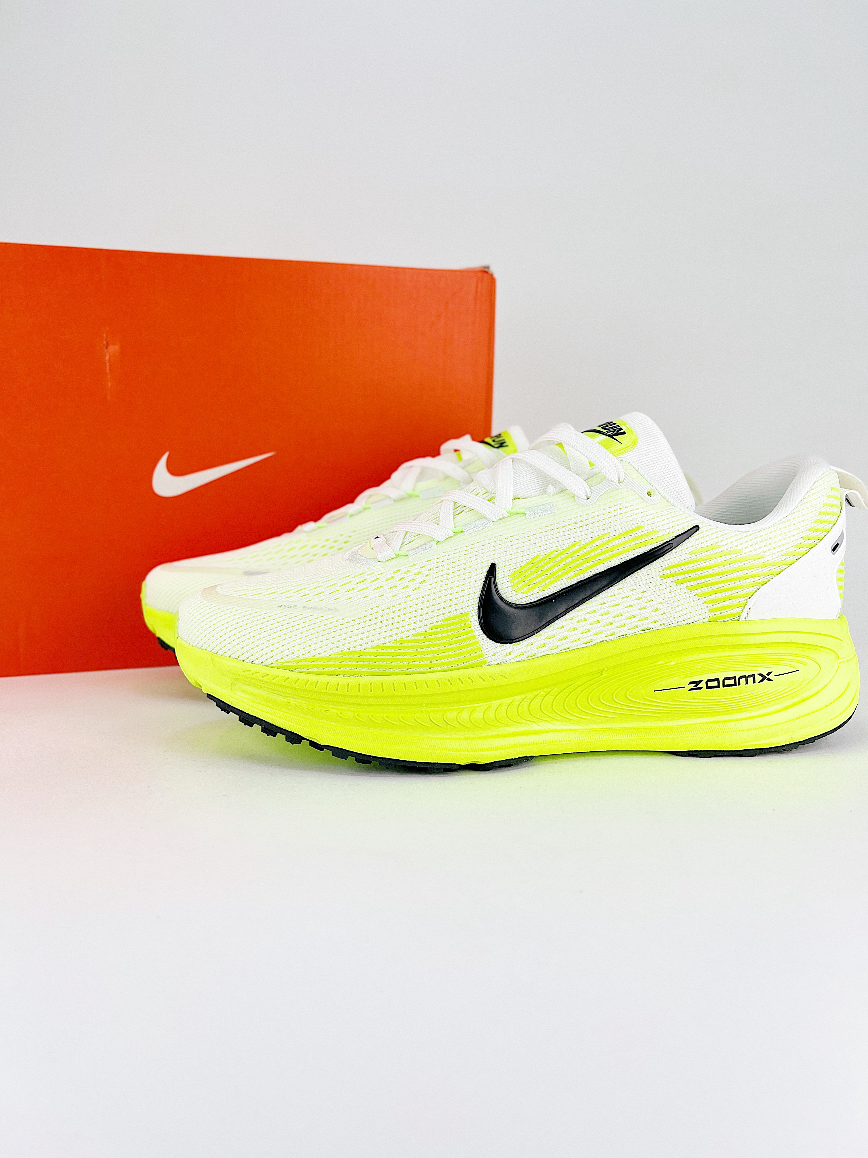 Nike VOMERO 18 系列