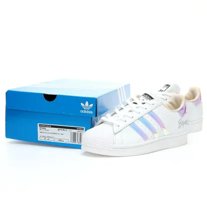 Adidas「貝殼頭」