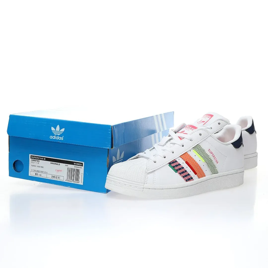 Adidas「貝殼頭」