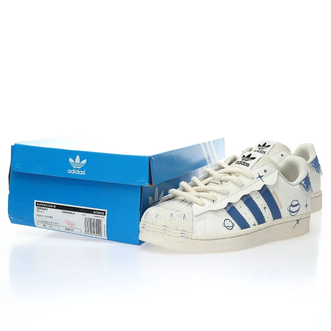 Adidas「貝殼頭」