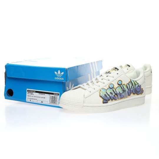 Adidas「貝殼頭」