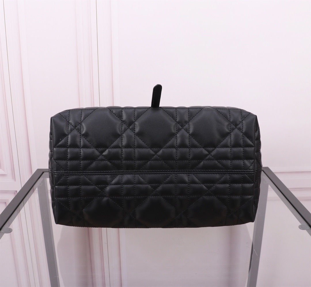 𝐃𝐢𝐨𝐫 • 𝐓𝐨𝐮𝐣𝐨𝐮𝐫𝐬黑色牛皮手袋