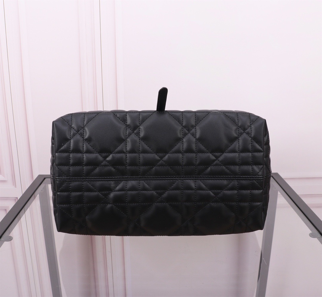 𝐃𝐢𝐨𝐫 • 𝐓𝐨𝐮𝐣𝐨𝐮𝐫𝐬黑色牛皮手袋