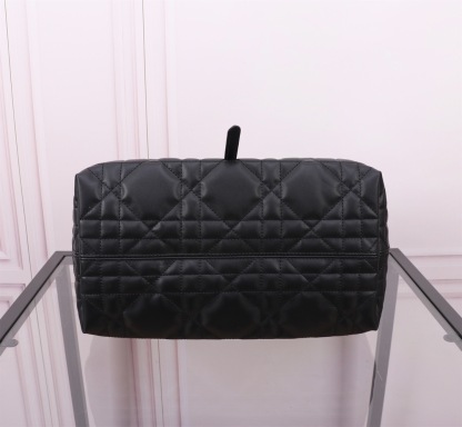 𝐃𝐢𝐨𝐫 • 𝐓𝐨𝐮𝐣𝐨𝐮𝐫𝐬黑色牛皮手袋