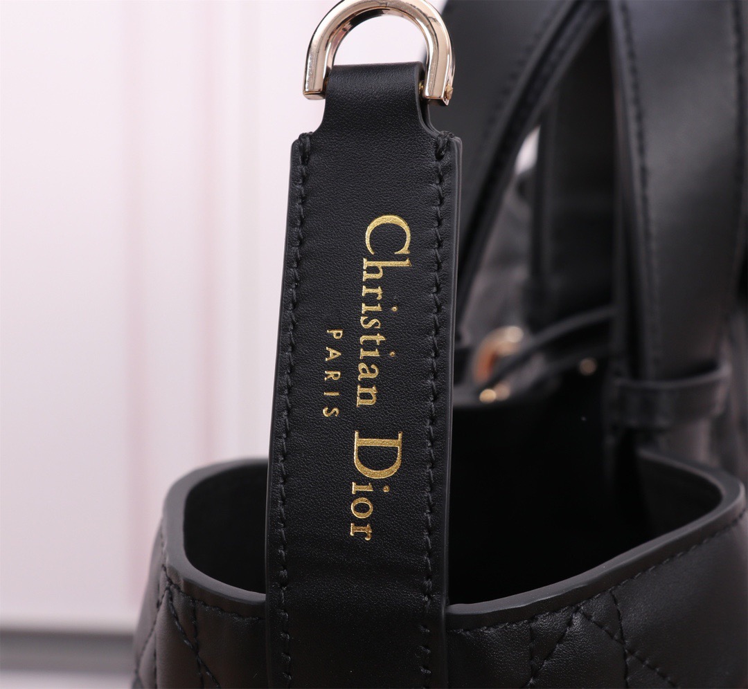 𝐃𝐢𝐨𝐫 • 𝐓𝐨𝐮𝐣𝐨𝐮𝐫𝐬黑色牛皮手袋