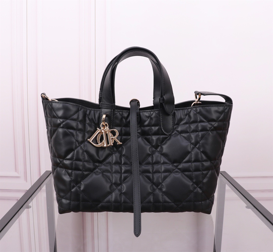 𝐃𝐢𝐨𝐫 • 𝐓𝐨𝐮𝐣𝐨𝐮𝐫𝐬黑色牛皮手袋