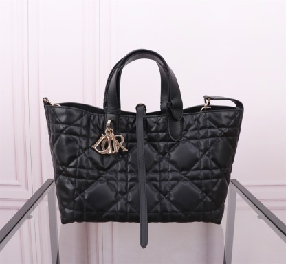 𝐃𝐢𝐨𝐫 • 𝐓𝐨𝐮𝐣𝐨𝐮𝐫𝐬黑色牛皮手袋