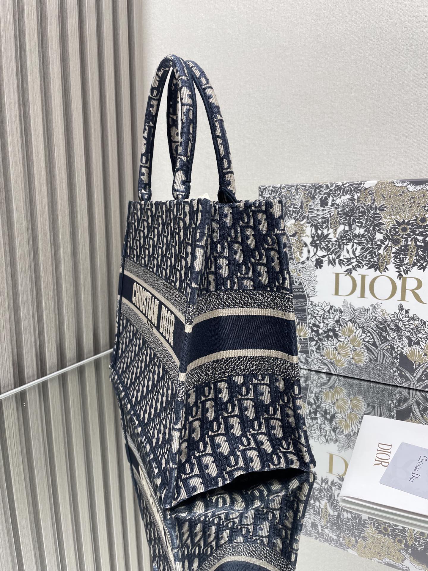  DI0R Booktote 