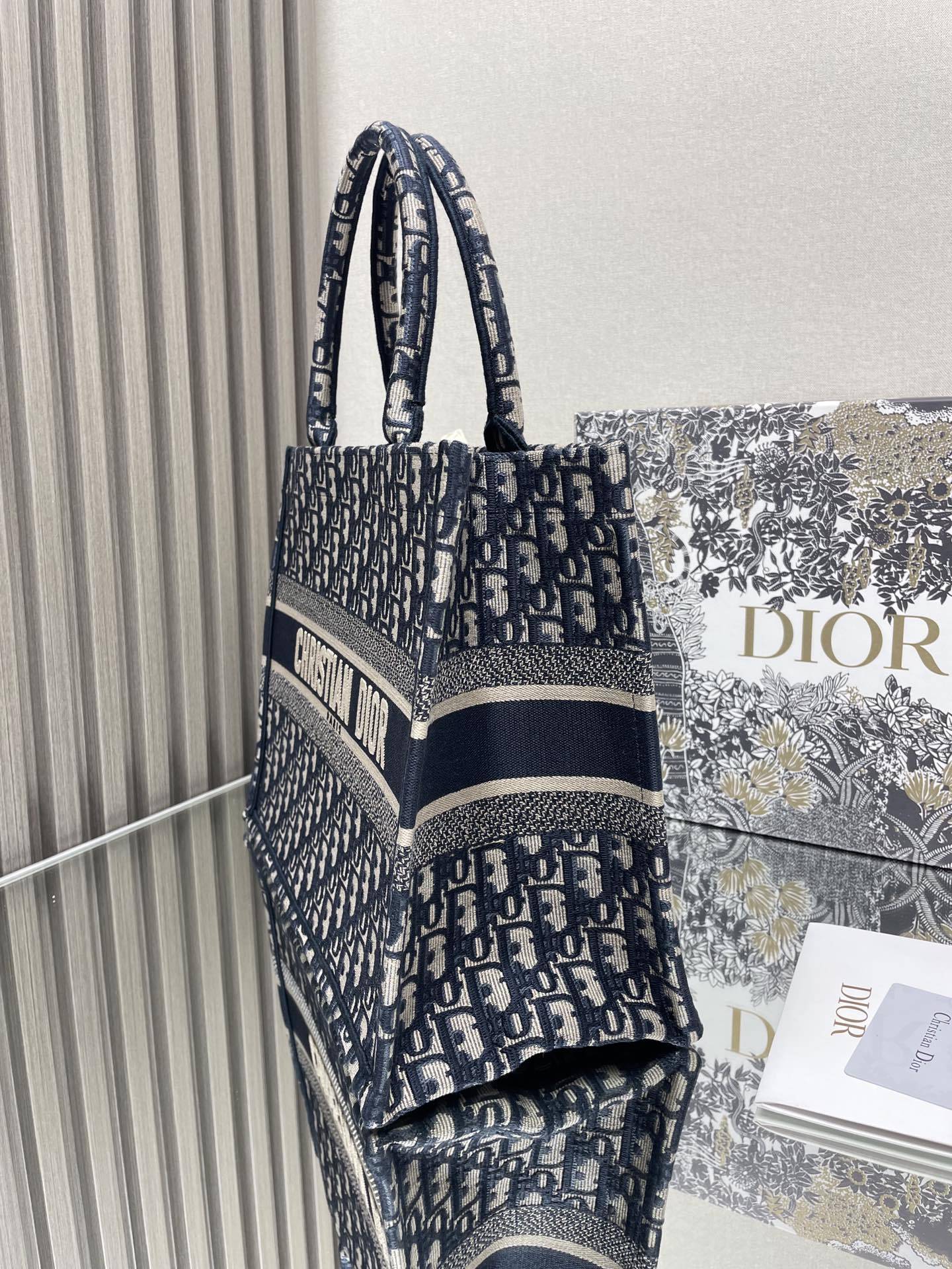  DI0R Booktote 