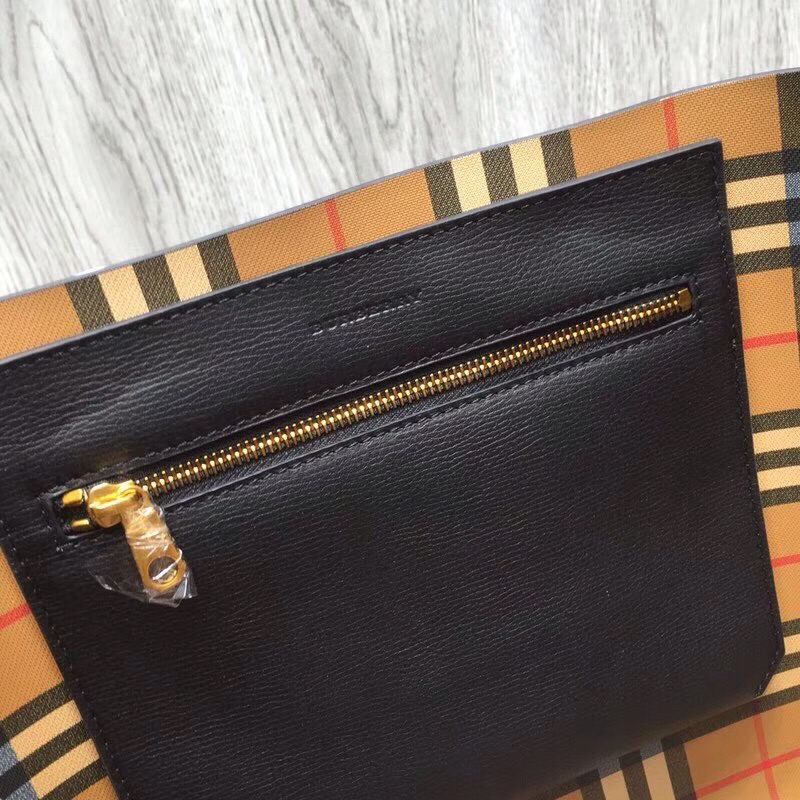 bb Small Embossed Crest Tote Black 