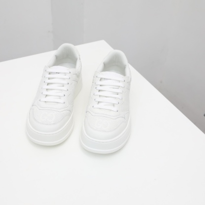 厚底小白鞋