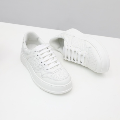 厚底小白鞋