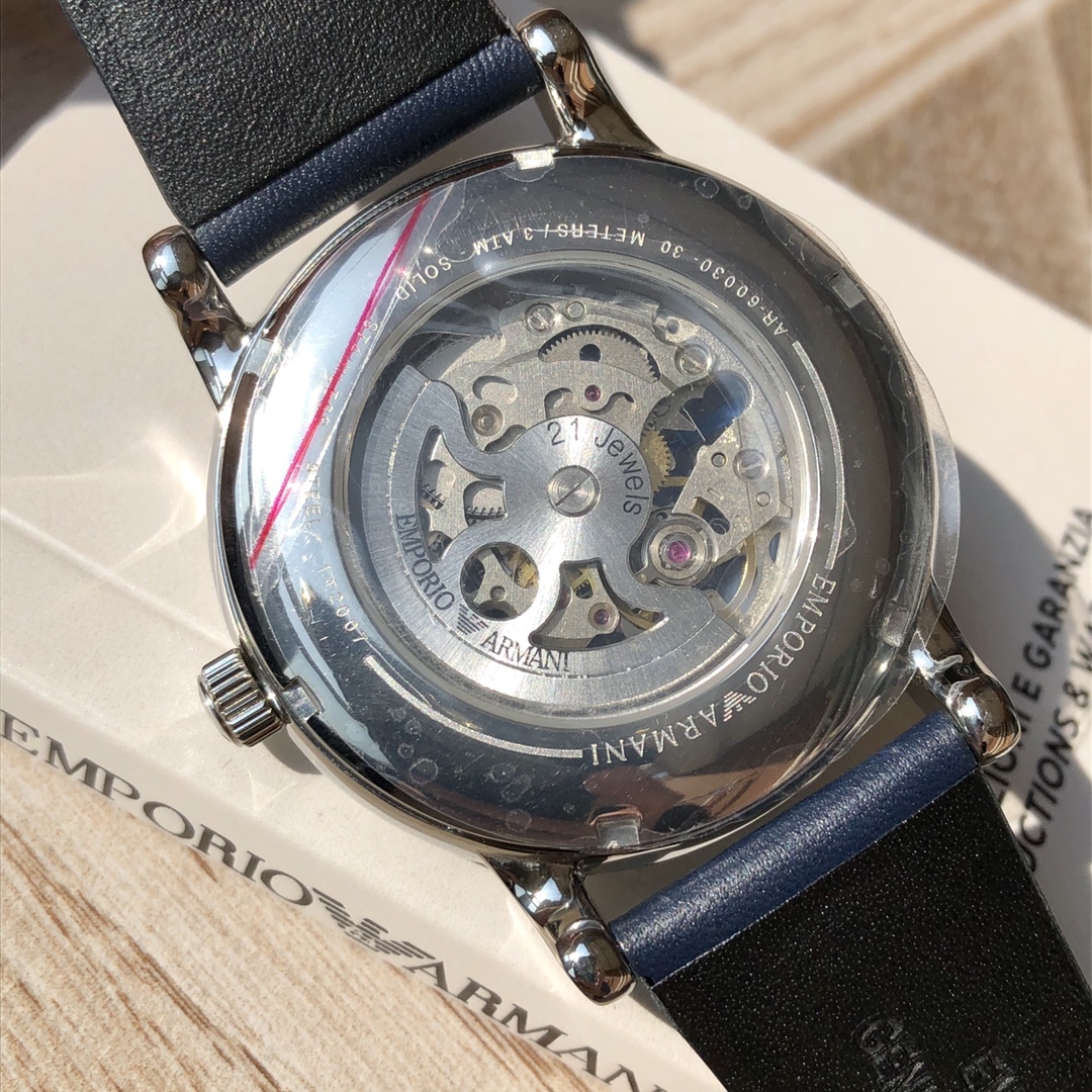 鏤空飛輪透視錶盤