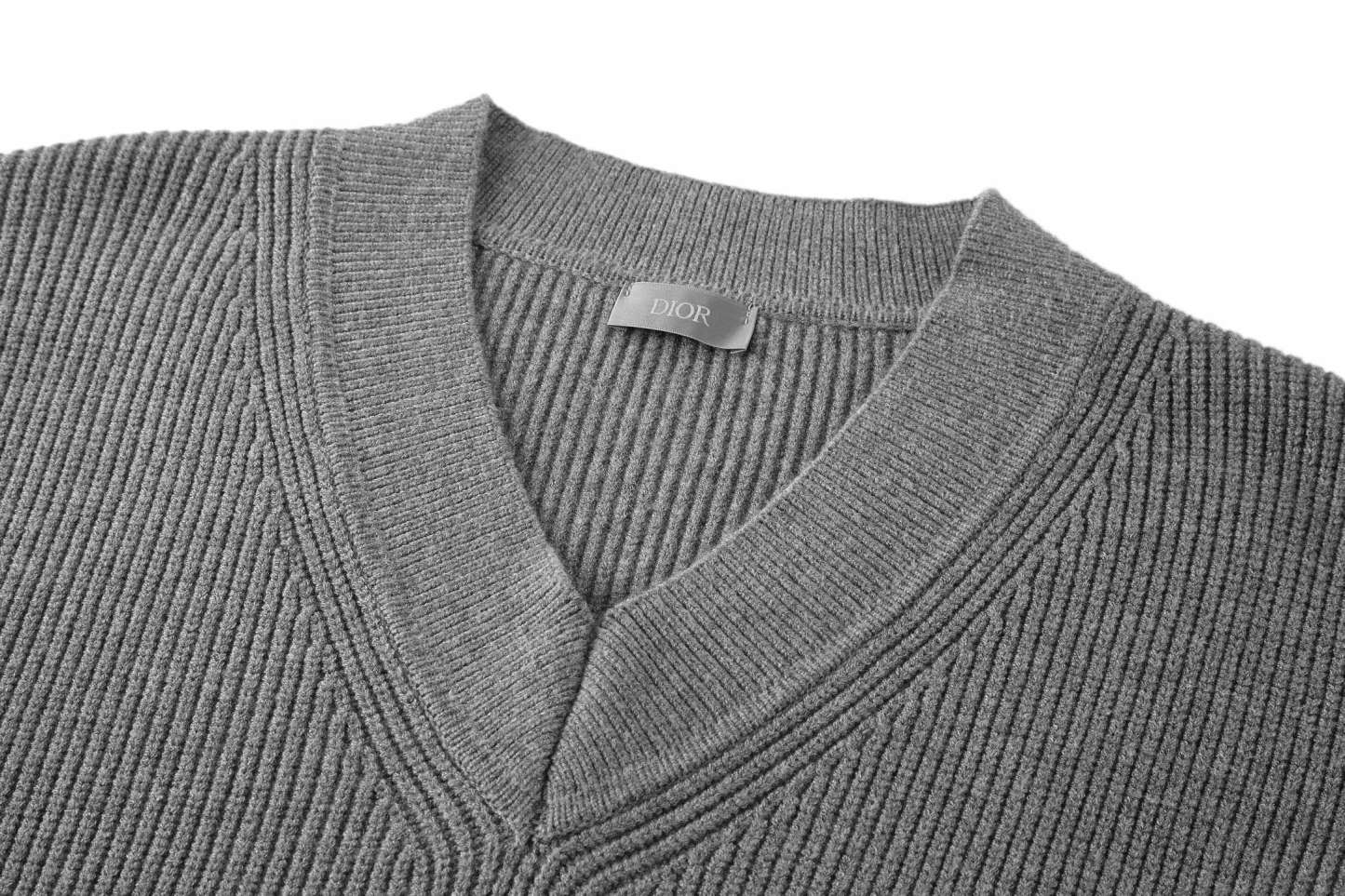 刺繡V領羊毛針織衫